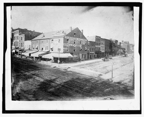 Clara Barton Nouveau Twist Ballpoint